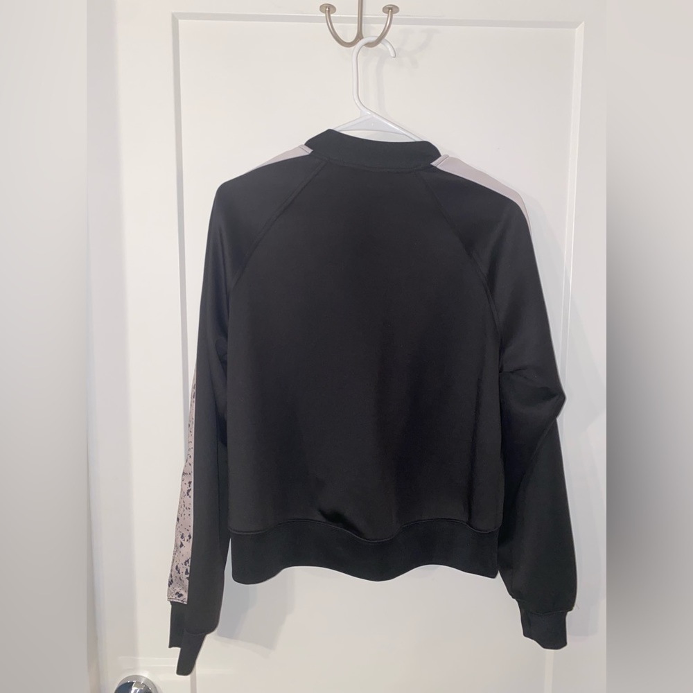 Leisure Set With Snakeskin Print Detail - image 6